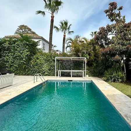 Stunning Near The Beach וילה אסטפונה