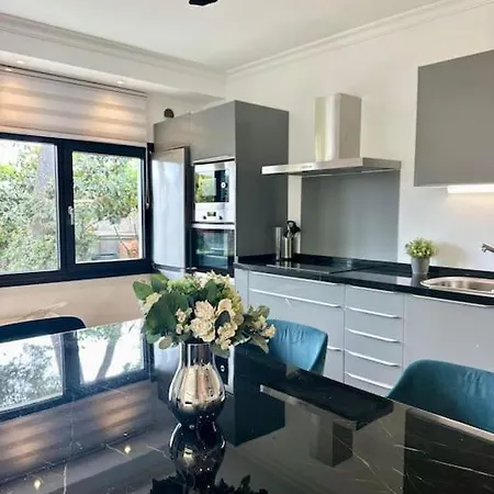Stunning Near The Beach וילה