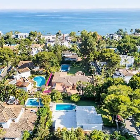 Stunning Near The Beach וילה אסטפונה