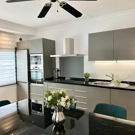 Stunning Near The Beach וילה *
