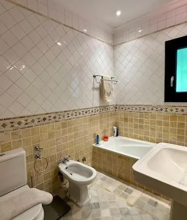 Stunning Near The Beach אסטפונה