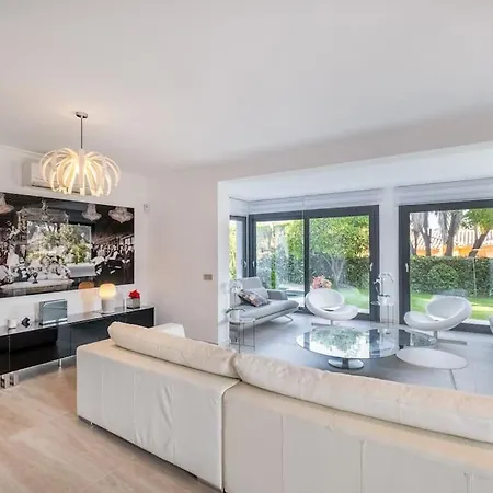 Stunning Near The Beach וילה