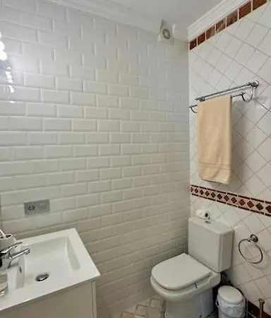 Stunning Near The Beach וילה אסטפונה
