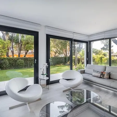 Stunning Near The Beach וילה