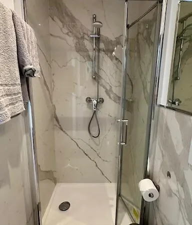 Stunning Near The Beach אסטפונה