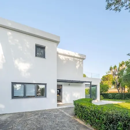 Stunning Near The Beach וילה אסטפונה