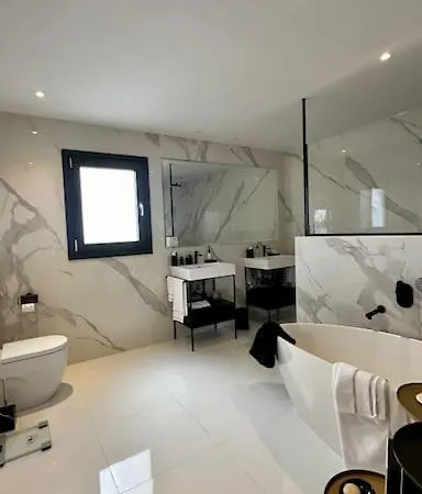 Stunning Near The Beach אסטפונה