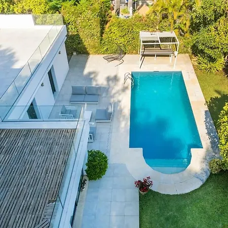 Stunning Near The Beach אסטפונה