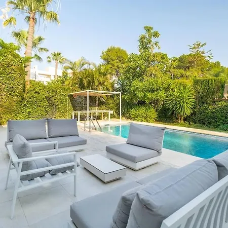Stunning Near The Beach וילה