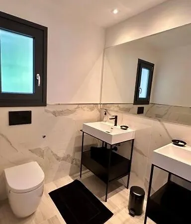 וילה Stunning Near The Beach אסטפונה