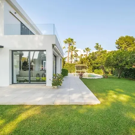 Stunning Near The Beach Villa *